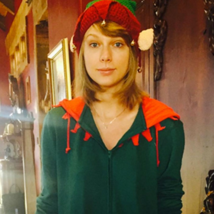 Taylor Swift Goes Without Makeup And Is An Adorable Christmas Elf Who Quotes Drake E Online